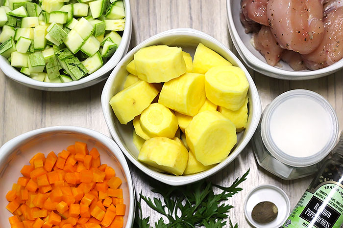 DICA DE COZINHA - Mise en place - separar os ingredientes , picar e organizar é fundamental para o sucesso de uma receita | temperando.com #dicasdecozinha