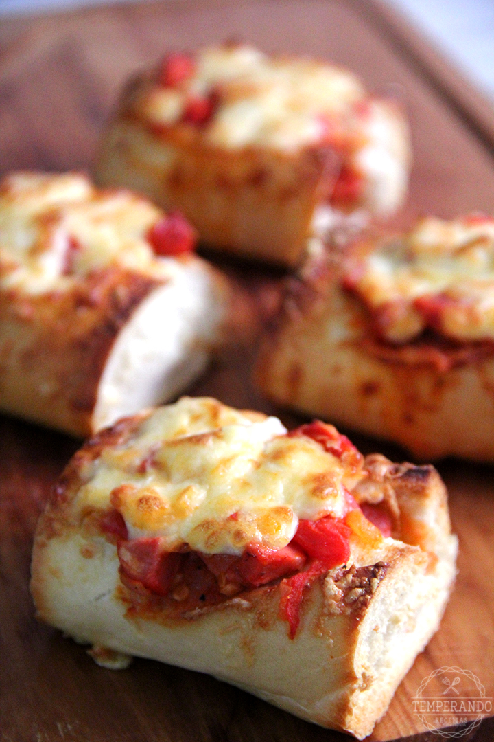 CACHORRO QUENTE NA BAGUETE -- Receita super simples e deliciosa de um cachorro quente na baguete. Uma ótima opção para lanche da tarde das crianças ou até mesmo para o lanche da escola. #receita #lanche #vídeoreceita